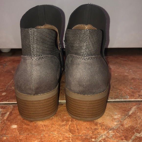 🌟NEW🌟 American eagle grey booties size 7 - Picture 4 of 5